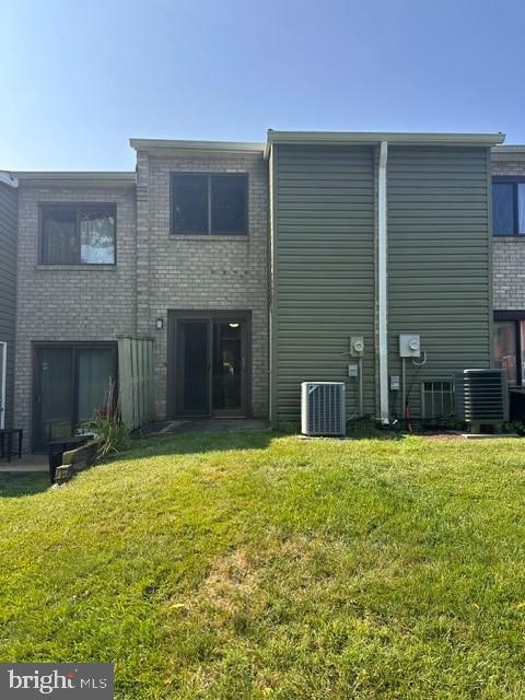 Building Photo - 602 Valley Dr