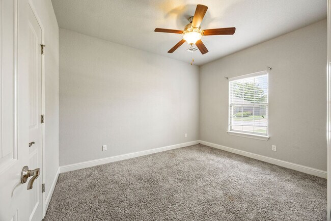 Building Photo - 2237 Aspen
