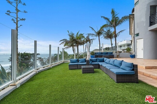 Building Photo - 11834 Pacific Coast Hwy