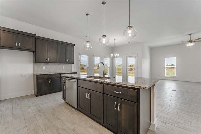 Building Photo - 800 Lewis St