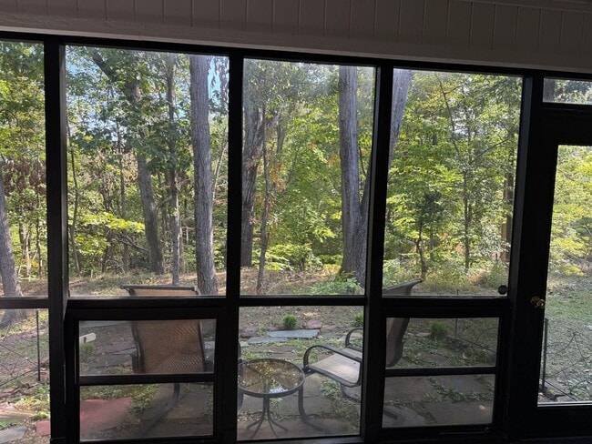 Building Photo - 10 Riverhill