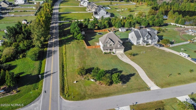 Building Photo - 501 Daylily Ct