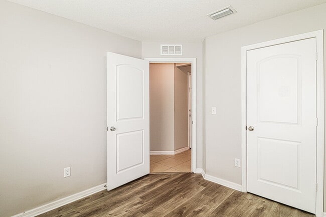 Building Photo - 6519 Redbay Dr