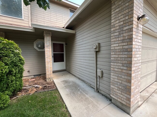 Building Photo - 362 E Elwood Ln