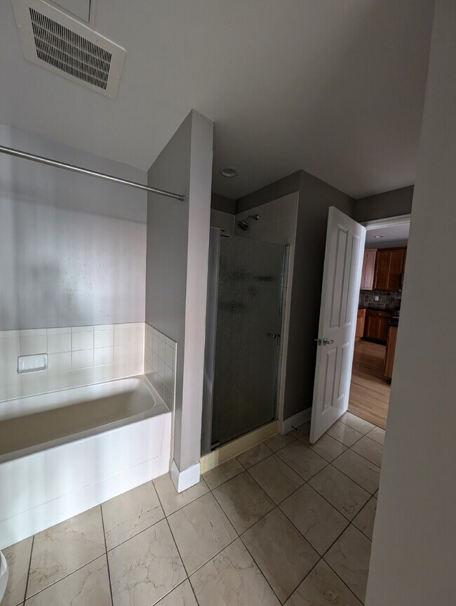 Building Photo - 1950 Logan St