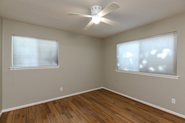 Building Photo - 4406-4410 Granbury TriPlex