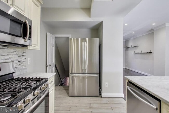 Building Photo - 317 Todd Pl NE