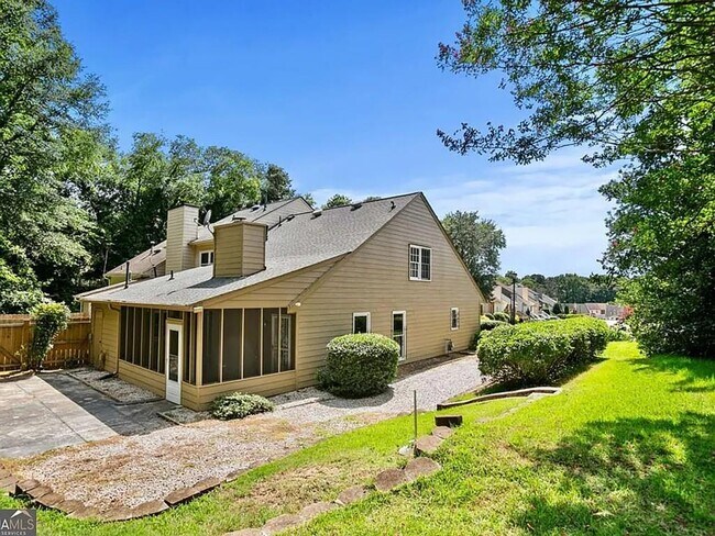 Building Photo - 1140 Magnolia Way SE