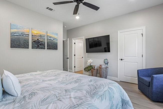 Building Photo - 135 Brady Dr