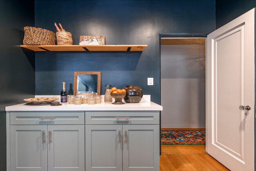 Building Photo - 148 S Orange Dr