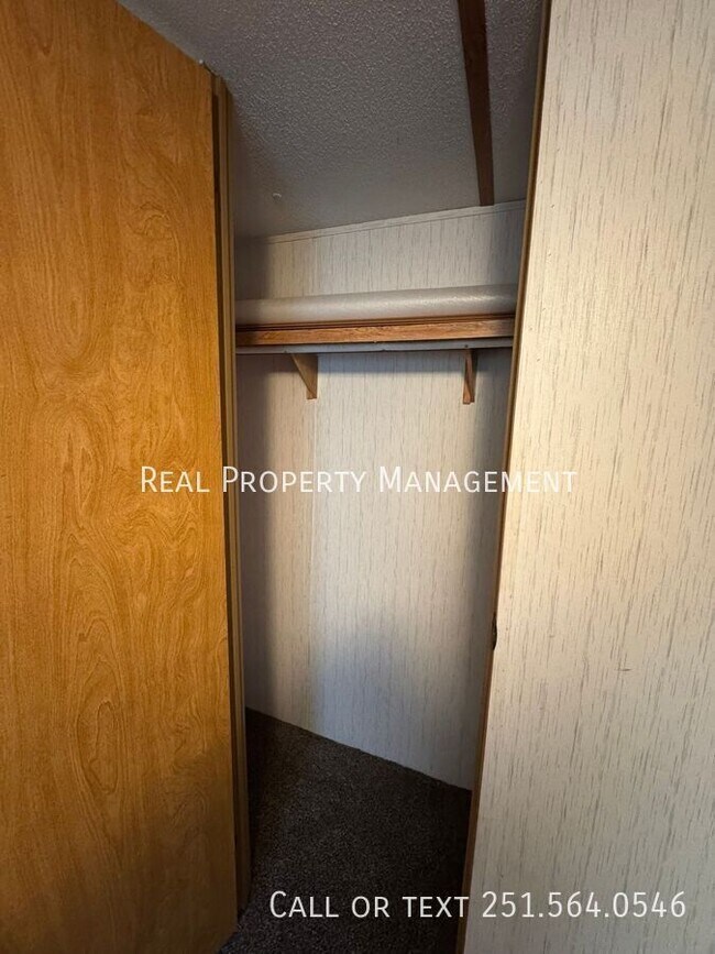 Building Photo - 3101 Western Hills Dr W