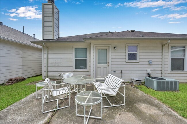 Building Photo - 5046 Willow Point Dr