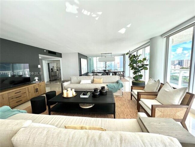 Building Photo - 16400 Collins Ave