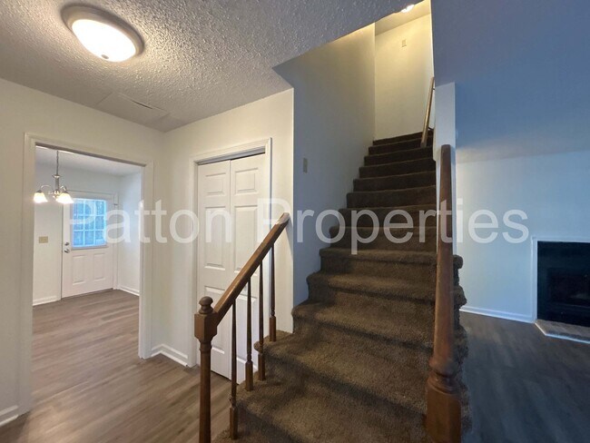 Building Photo - 121 Misty Oak Rd