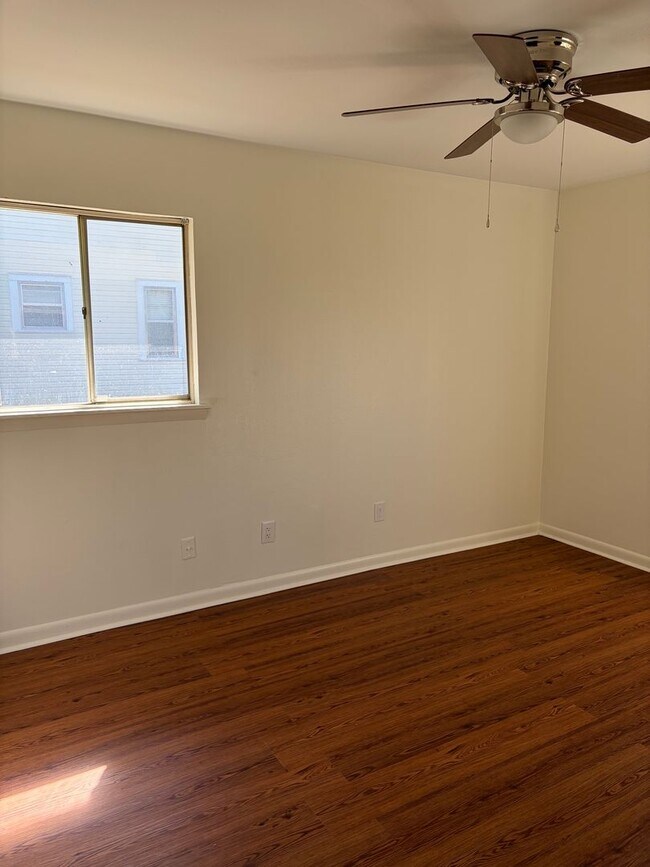 Building Photo - 356 Fontaine St