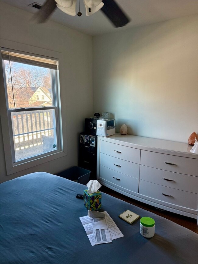 Building Photo - 4954 W Cullom Ave