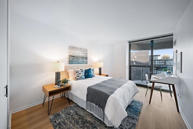 Building Photo - 400 N La Salle Dr