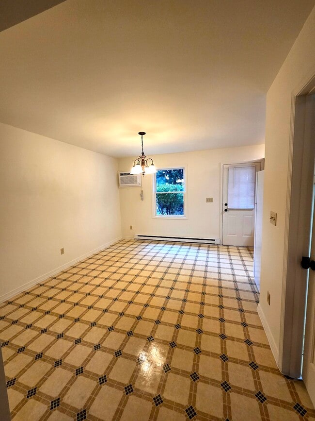 Building Photo - 10819 Washington Ct