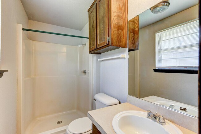 Building Photo - 974 Castlebury Mansion