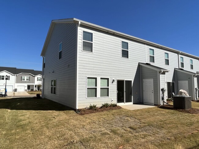 Building Photo - Newer 3 Bed Townhome in Kannapolis