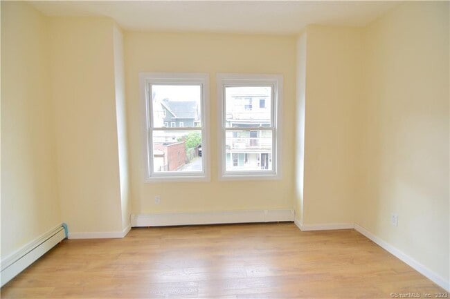 Building Photo - 14 Wildwood Ave