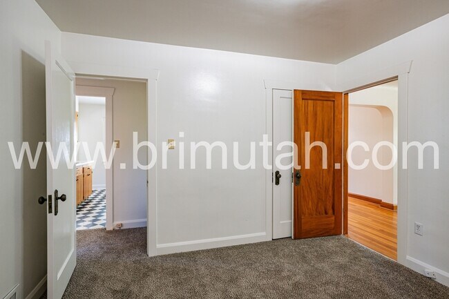Building Photo - 1655 E 900 S