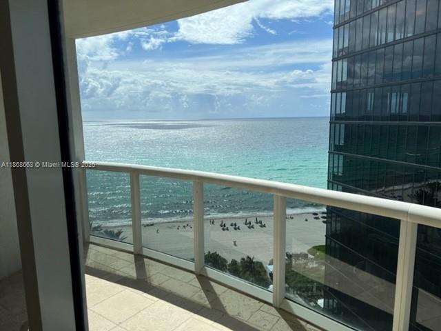 Building Photo - 17201 Collins Ave