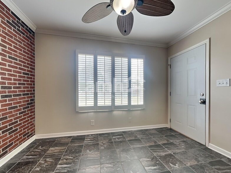 Building Photo - 1710 Stilwell Cir