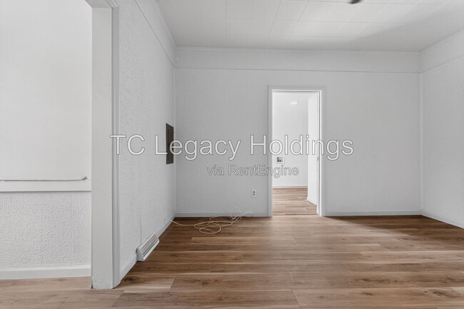 Building Photo - 87 Crisfield St