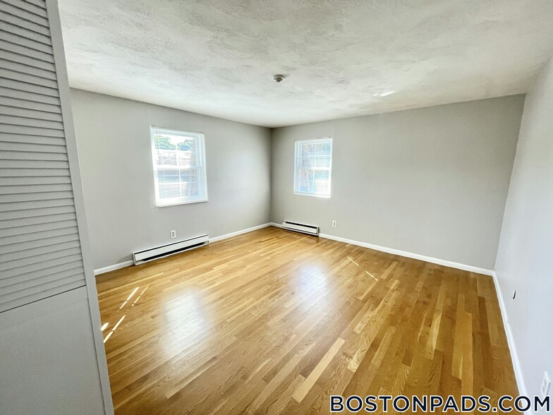 Building Photo - 55 Elmwood Park