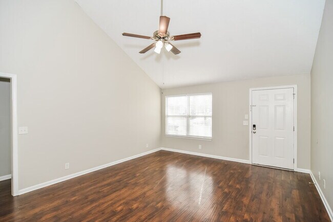 Building Photo - 3048 Roscommon Dr