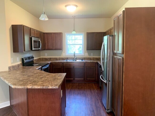 Building Photo - 3 Bedroom/2.5 Bath - Holly Ridge - The Lan...