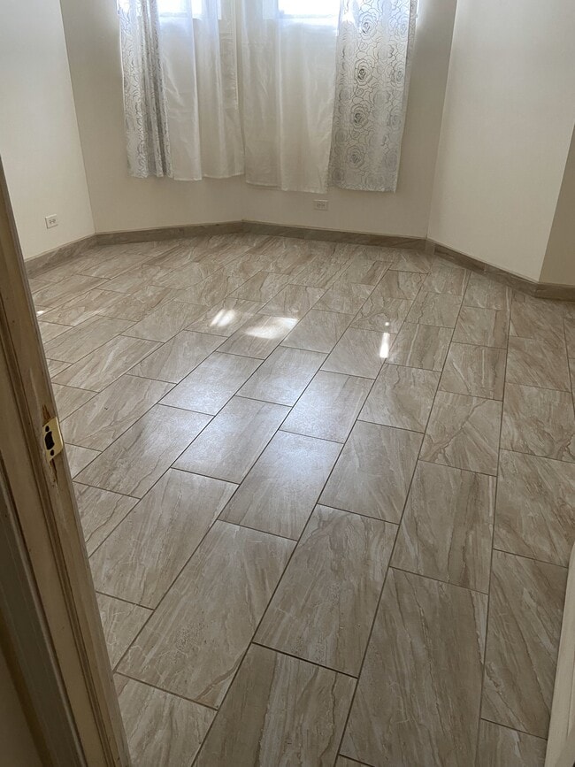 Building Photo - 1829 S California Ave