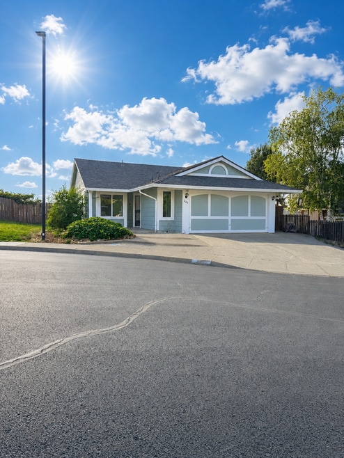 Building Photo - 245 Voyager Dr