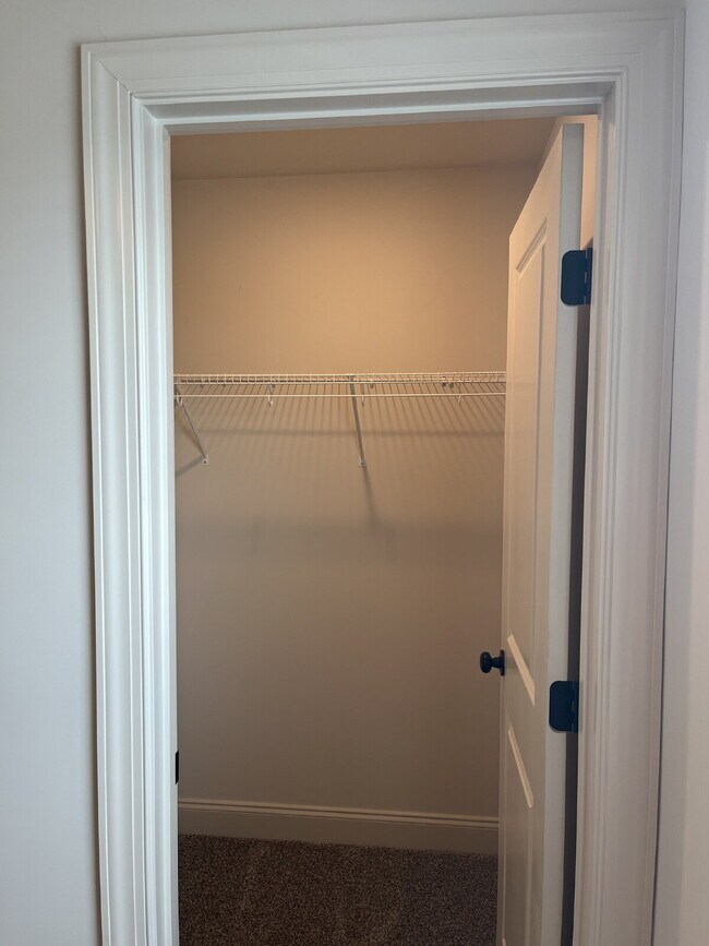 Building Photo - "Spacious 4-Bedroom Retreat with 3.5 Baths in Charming Mt. Juliet!"