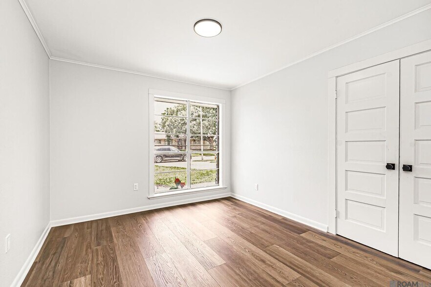 Building Photo - 535 Thornwood Dr
