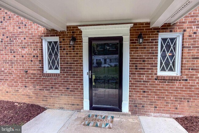 Building Photo - 5012 Larno Dr