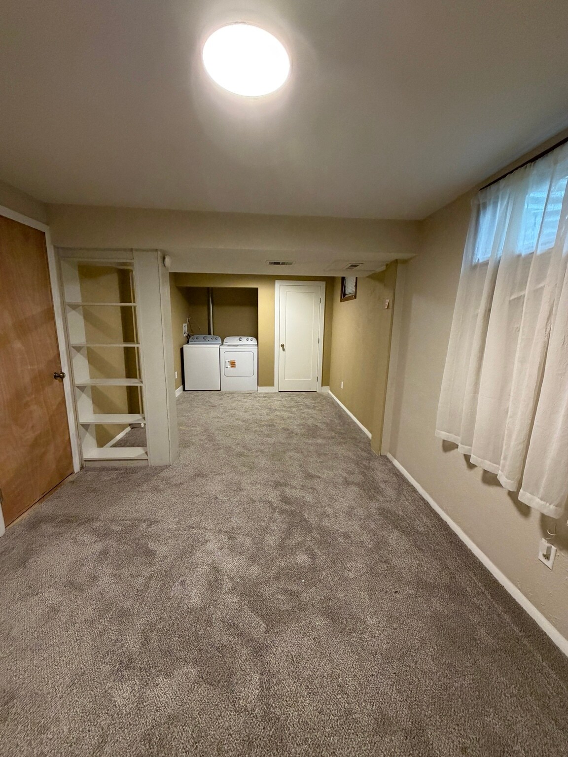 Building Photo - 3322 Vivian Dr