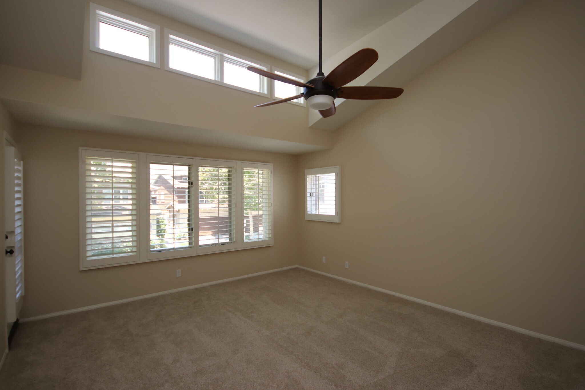 Building Photo - 1074 Rocton Dr