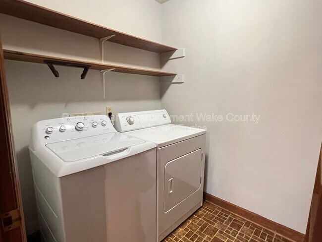 Building Photo - 7404 Valley Run Dr