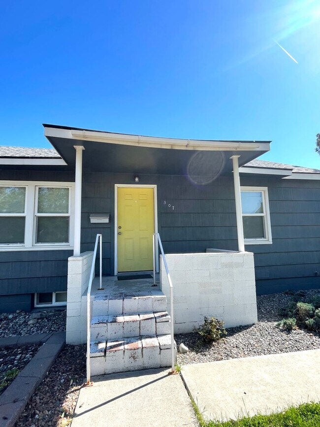 Building Photo - Spacious 2+ Bedroom Duplex Unit in Richlan...