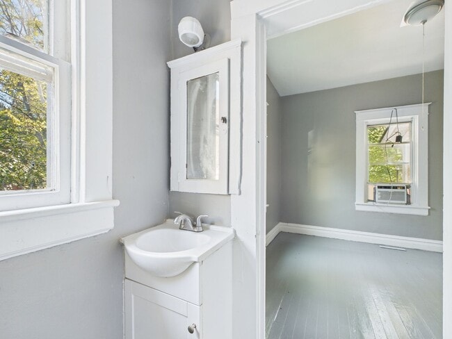 Building Photo - 2408 Concord Ave