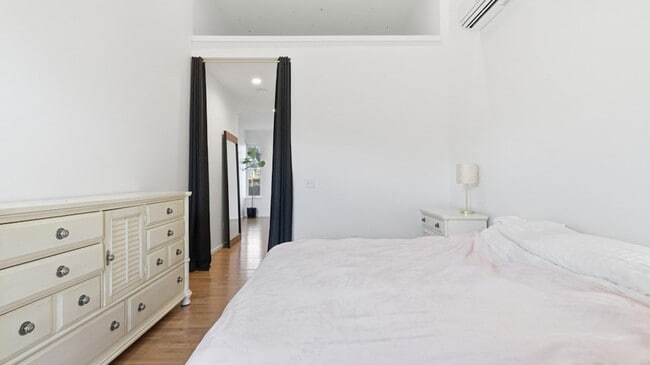 Building Photo - 207 Old Mountain Rd