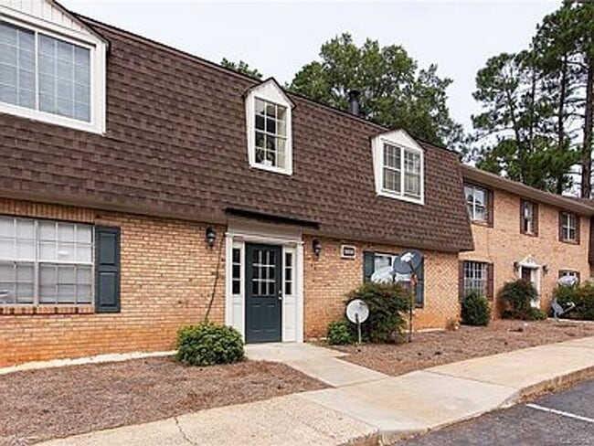 Building Photo - MOVE IN SPECIAL!!-Available 1 Bedroom Apar...