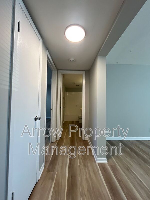 Building Photo - 440 Moffitt St