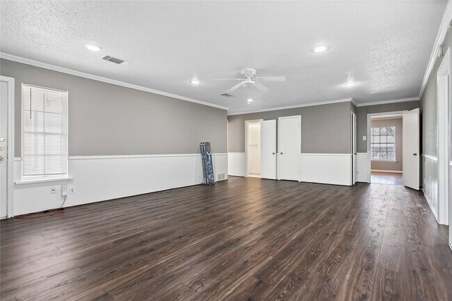 Building Photo - 9306 Forest Hills Blvd