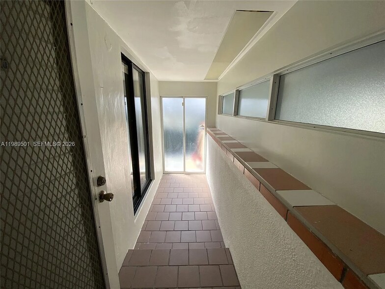 Building Photo - 3300 SW 10th St
