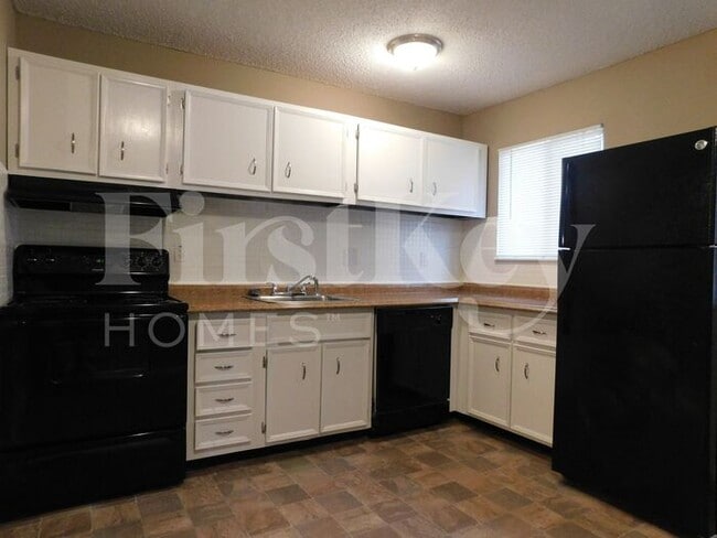 Building Photo - 2489 Millvalley Dr