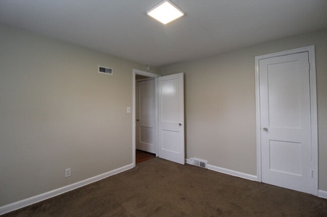 Building Photo - November 2025 FREE On This One Bedroom Dup...
