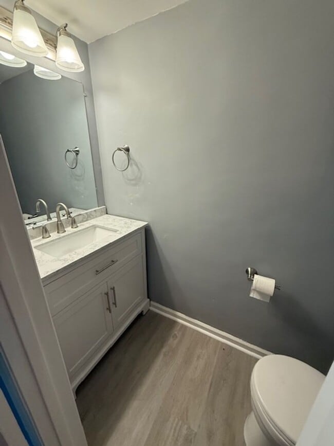 Building Photo - Upgraded - Woodlake Villa 148